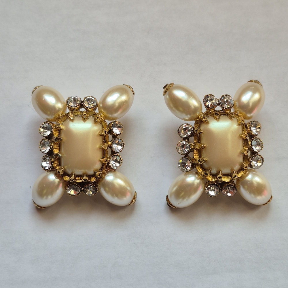 Vintage Chunky Faux Pearl Rhinestone Clip-on Earrings